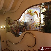 Витражное стекло на лестнице. Фото 11